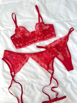 Red hearts jartier set 