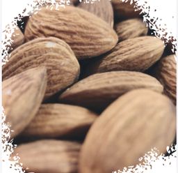 Unshelled almonds لوز ب قشرو