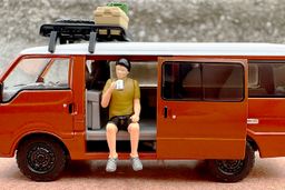TLVN MODEL 1/64 MAZDA BONGO BRAWNY "CUSTOM" - BROWN WITH FIGURES