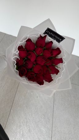 Red Rose Bouquets with lace 