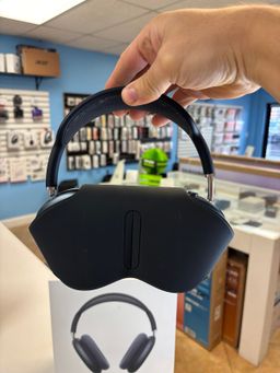 AirPods Max USB-C Black w/ Smart Case With Apple Care Till Jan 2026