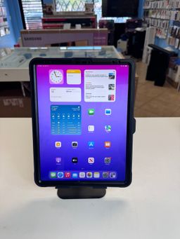 iPad Pro 12.9inch 256GB WiFi & LTE Unlocked With heavy duty case