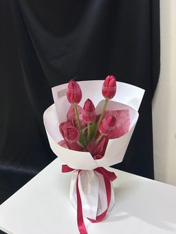 (Preorder) Elegance Tulip Bouquet