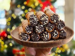 Cannolis w/Chocolate Chips - 1/2 Dozen