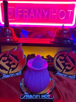 Flor 🌹Vibrador de lengua