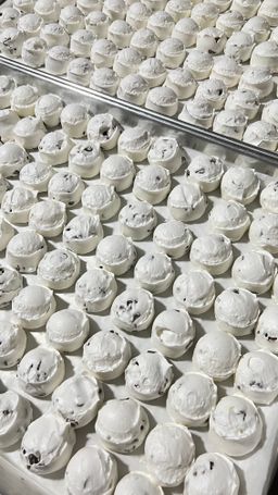 Choc Chip Flake Meringues 