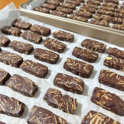 Chocolate Sliced Almond Butter Cookie 🍫