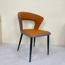 កៅអីជើងដែក