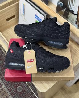 Nike Air Max 95 x Levi’s “Black” 🖤 aka Black Denim