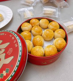 Pineapple Balls in a Tin ~26pcs
