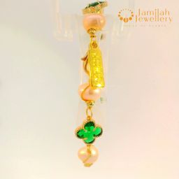 Classic White Pearl Bracelet with Hand-Wrapped Copper K9 Crystal Emerald Clover