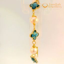 Classic White Pearl Bracelet with Hand-Wrapped Copper K9 Crystal Blue Zircon Clover