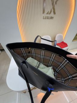 Bolsa Burberry tote clássica 
