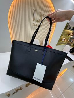 Bolsa Burberry tote clássica 