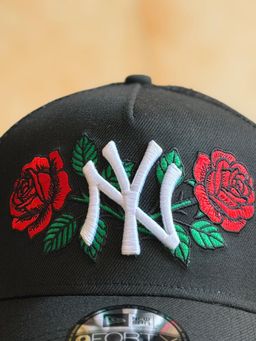New Era 9Forty -  New York Yankees Classic Rose Trucker Edition