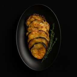 Запеченный баклажан с миксом из овощей, грибов , киноа и моцареллы