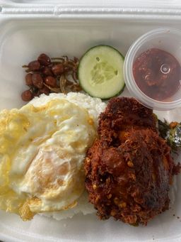 NASI LEMAK AYAM BEREMPAH 