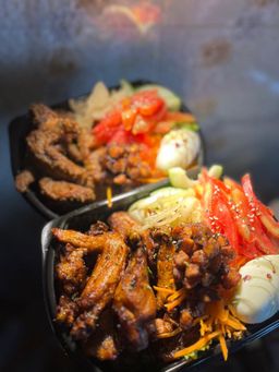 Salad and wings combo