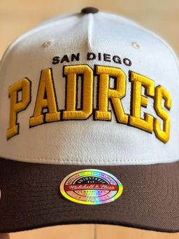 Mitchell & Ness - San Diego Padres 'Arch' MVP Snapback Cream - 