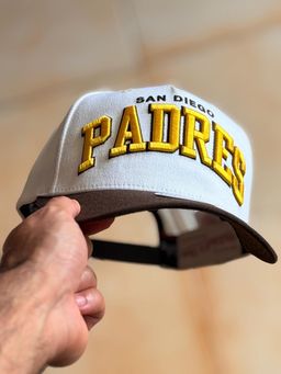 Mitchell & Ness - San Diego Padres 'Arch' MVP Snapback Cream - 