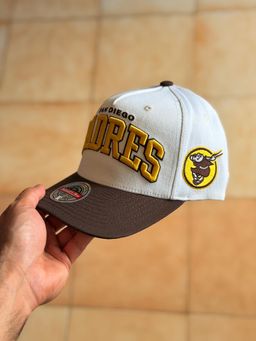 Mitchell & Ness - San Diego Padres 'Arch' MVP Snapback Cream - 