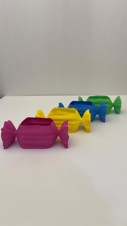 صواني شوكلت/عيد،رمضان،او حسب الاسم ،تناسب جميع المناسبات