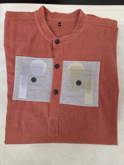 Chemise à trois boutons