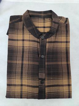 Chemise à trois boutons