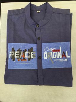 Chemise à trois boutons