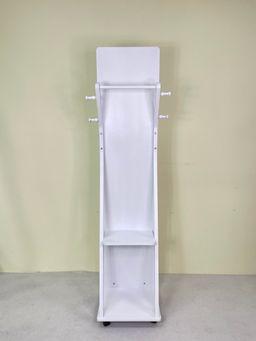 កញ្ចក់បញ្ឈរ មានកន្លែងព្យួរឥវ៉ាន់