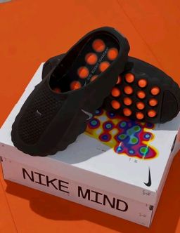 Nike Mind 001