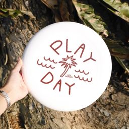 PLAY DAY frisbee 