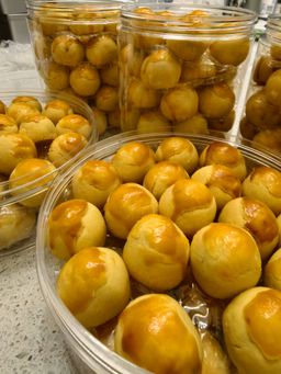 Premium Golden Pineapple Ball - Big Bottle