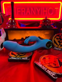 Vibrador doble acción con estimulación de clitoris 