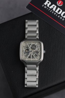 רד,ו מנגנון אוטומטי - איכות גבוהה |  סמל סטטוס בעולם היוקרה   