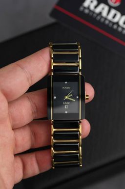 רד,ו - סמל סטטוס בעולם היוקרה | איכות גבוהה