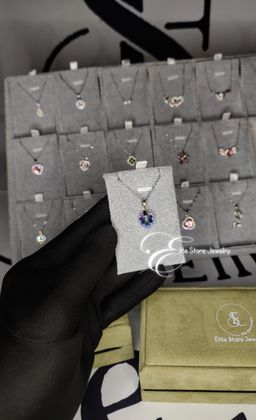 Collier argenté pierre mauve lumineux 