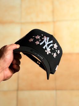 New Era 9Forty -  NY Yankees World Series 2000 Cherry Blossom Black Pink Edition