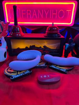 Vibrador de triple estimulación a control remoto 