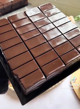 MOIST CHOCOLATE CAKE