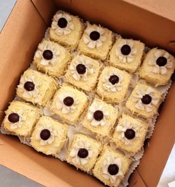 ᴍɪɴɪᴄᴀᴋᴇs 𝟷𝟼 ᴘᴄs & 𝟾 ᴘᴄs 🍰