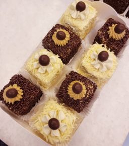 ᴍɪɴɪᴄᴀᴋᴇs 𝟷𝟼 ᴘᴄs & 𝟾 ᴘᴄs 🍰