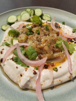 Hommos de Tofu, compotée d'aubergines au miso