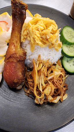 Nasi Uduk - Coconut rice with chicken