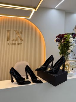 Saltos la medusa Versace - pretos envernizados 