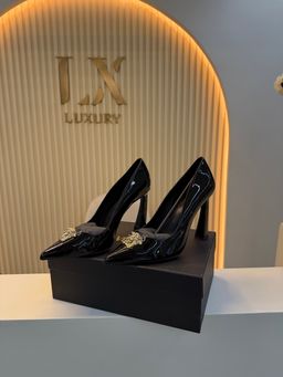 Saltos la medusa Versace - pretos envernizados 