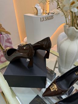 Saltos la medusa Versace - castanhos envernizados 