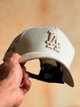 New Era 9Forty - La Dodgers 'Cream Suede'  Strapback Stone/Oatmilk 