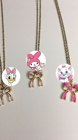 Chic & Girly Soft pink bow chain