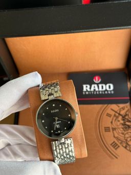 רד,ו  לנשים – סמל סטטוס בעולם היוקרה | איכות גבוהה